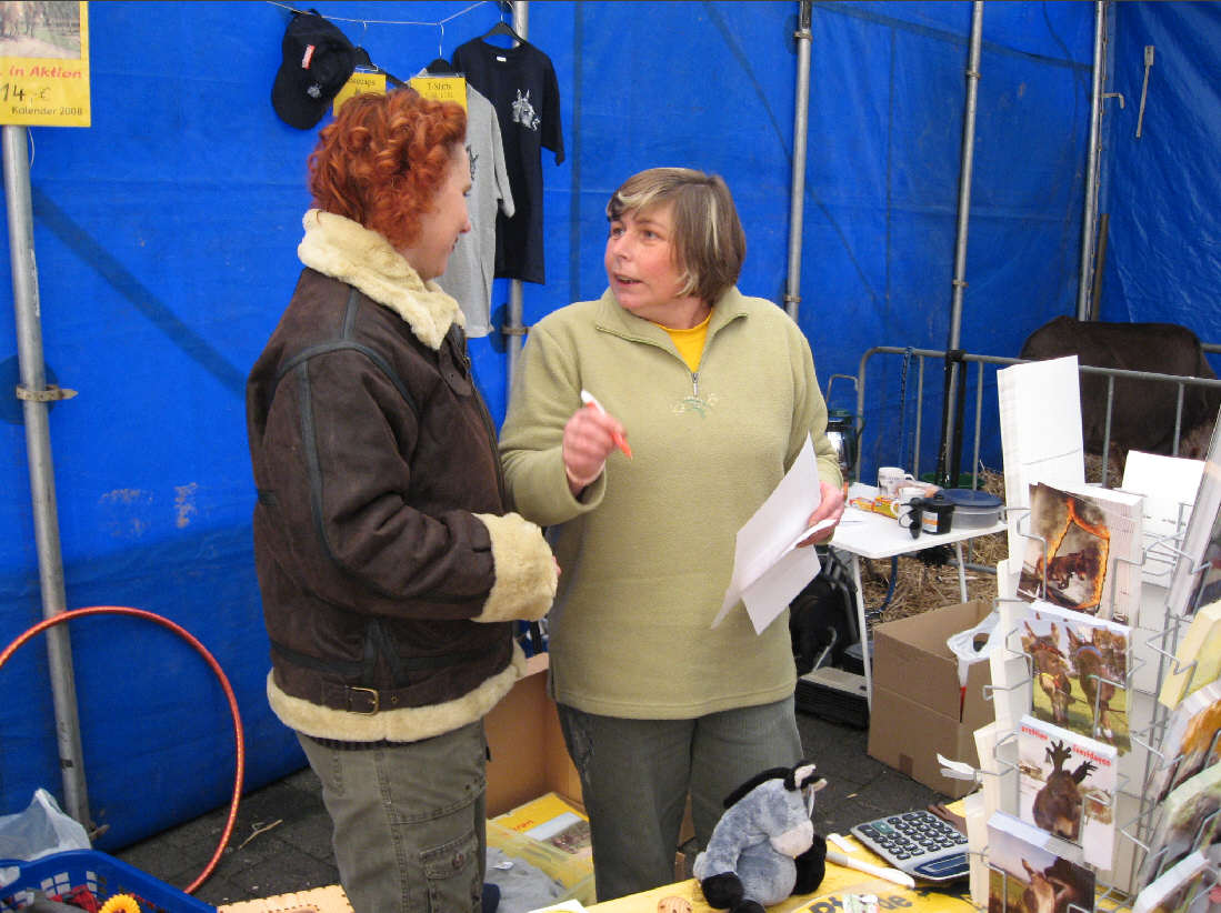 Judith + Petra am Noteselstand